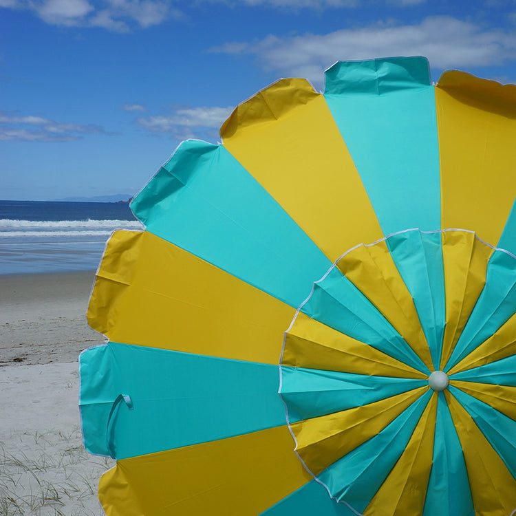 Carnivale 240cm Beach Umbrella - Yellow & TurquoiseThe alternating Turquoise and Yellow panelled Carnival beach umbrella offers superior coverage and a fresh, summery style.
The Beachkit Carnivale is a fun coloured lBeachkit