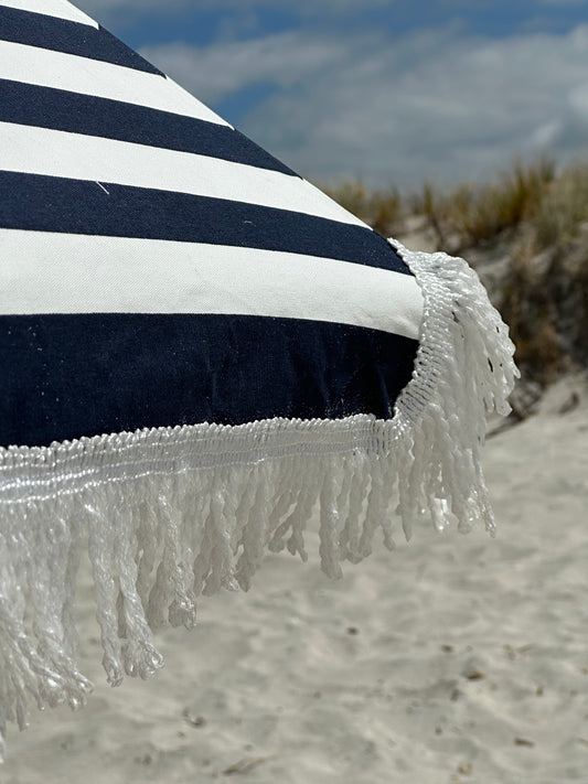 Hollie & Harrie Classic Fringe 210cm Canvas Beach Umbrella - Hello SaiWow the Hello Sailor is a Classic. 
The Fringe 210cm Beach Umbrella is a classic beach lovers staple. The thick &amp; luxurious 100% cotton canopy with a retro fringBeachkit