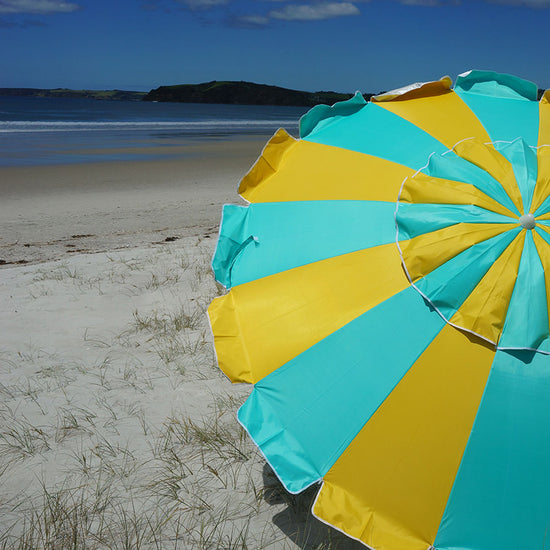 Carnivale 240cm Beach Umbrella - Yellow & TurquoiseThe alternating Turquoise and Yellow panelled Carnival beach umbrella offers superior coverage and a fresh, summery style.
The Beachkit Carnivale is a fun coloured lBeachkit