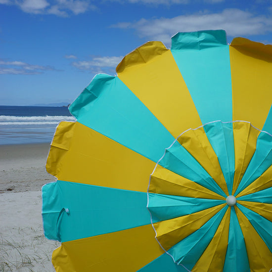 Carnivale 240cm Beach Umbrella - Yellow & TurquoiseThe alternating Turquoise and Yellow panelled Carnival beach umbrella offers superior coverage and a fresh, summery style.
The Beachkit Carnivale is a fun coloured lBeachkit